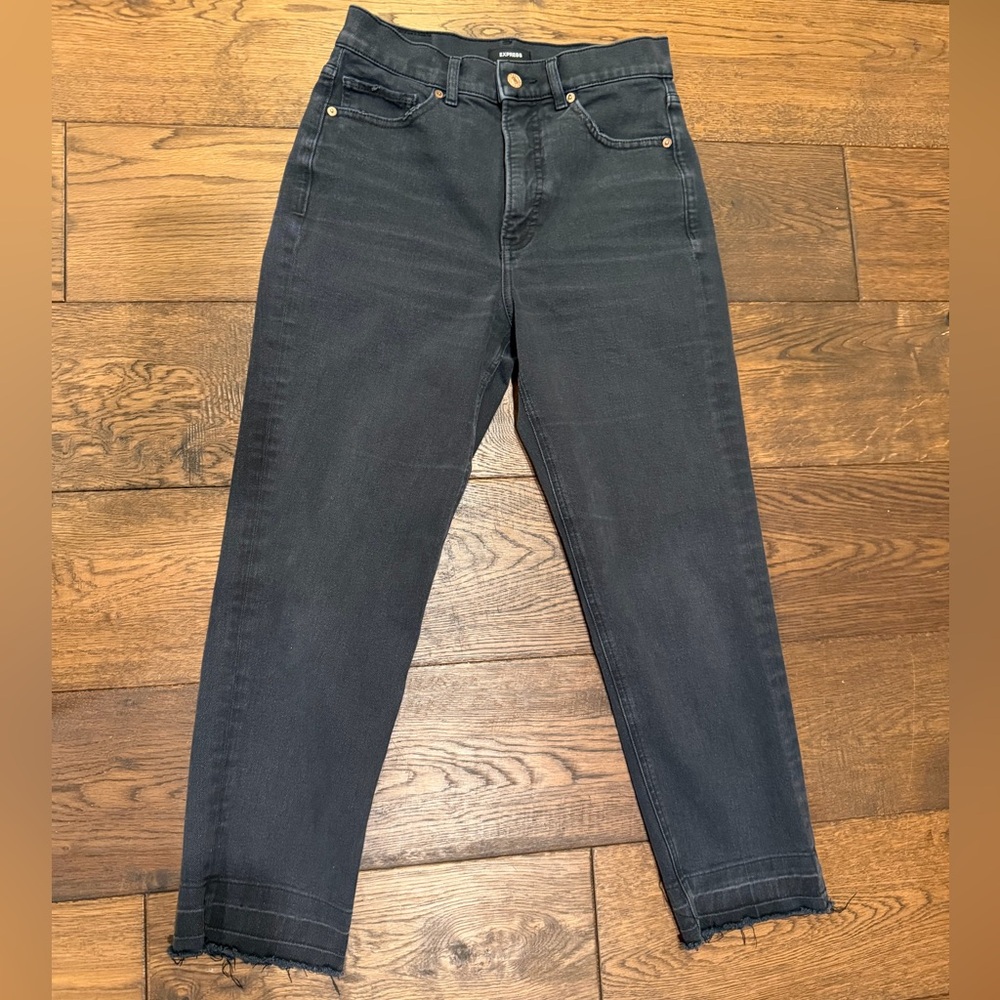 Express Mom Jeans Super High Rise, Vintage Black frayed hem, Size 4